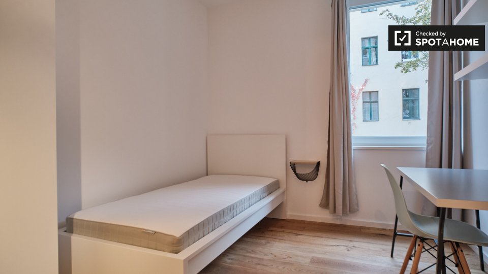 Room, Nazarethkirchstraße, Berlin
