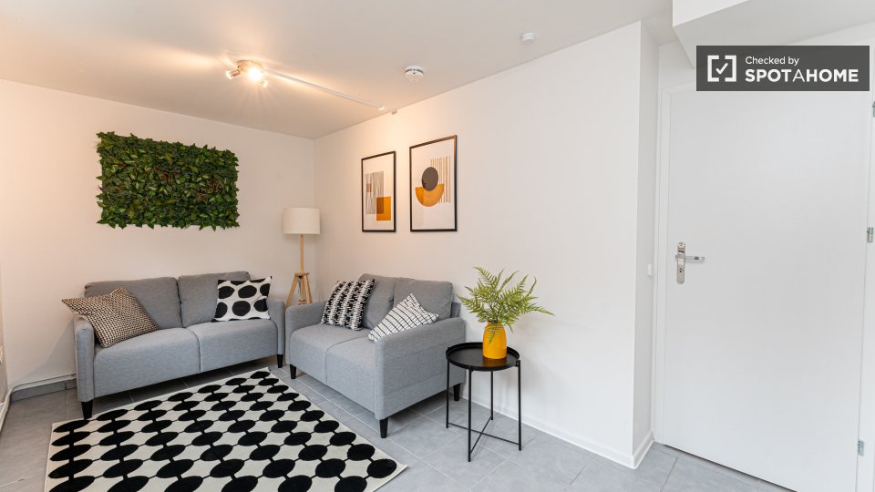 Room, Stromstraße, Berlin