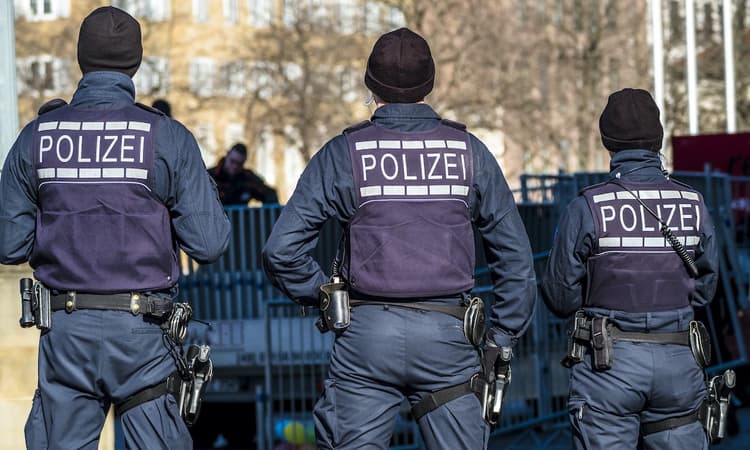 Hundreds take part in riots and looting in Stuttgart