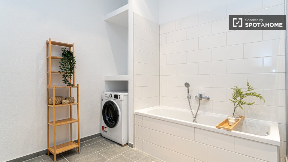 Room, Prinzenallee, Berlin