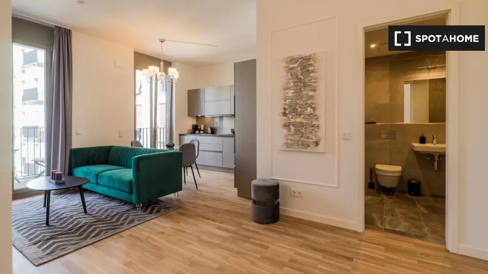 Apartment, Wilhelm-Caspar-Wegely-Platz, Berlin