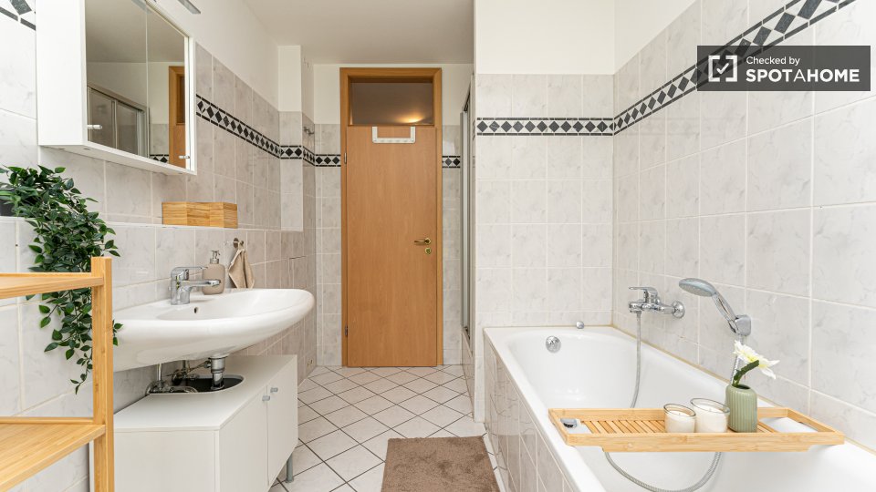 Room, Stromstraße, Berlin