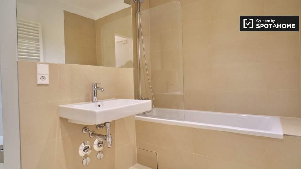 Room, Nazarethkirchstraße, Berlin