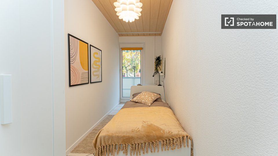 Room, Am Schlangenfenn, Berlin
