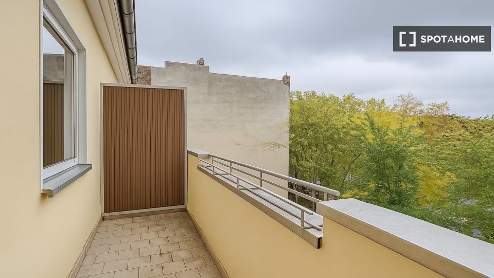 Room, Leykestraße, Berlin