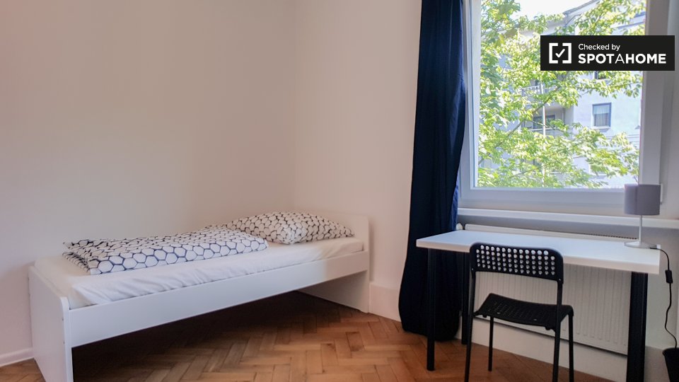 Room, Treskowallee, Berlin