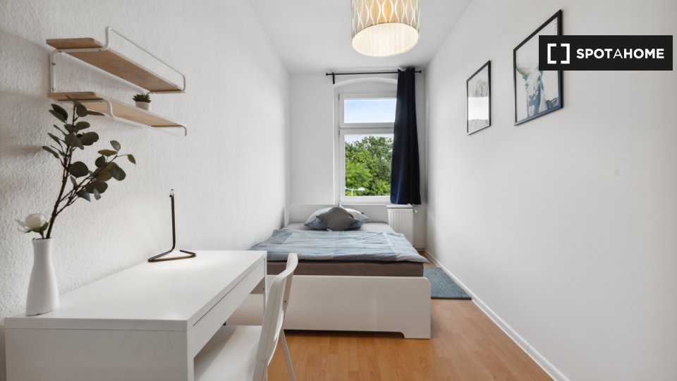 Room, Glienicker Str., Berlin