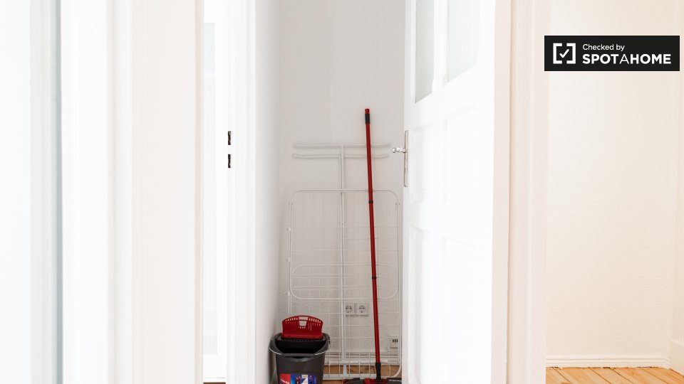Room, Plönzeile, Berlin