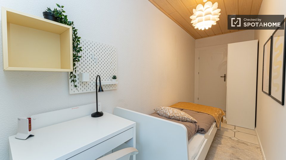 Room, Am Schlangenfenn, Berlin