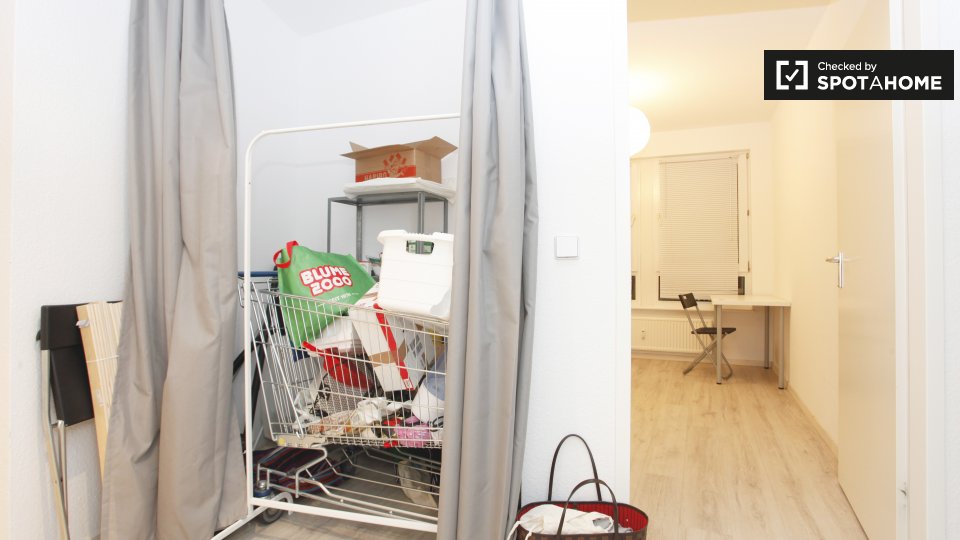 Room, KoloniestraßeA, Berlin