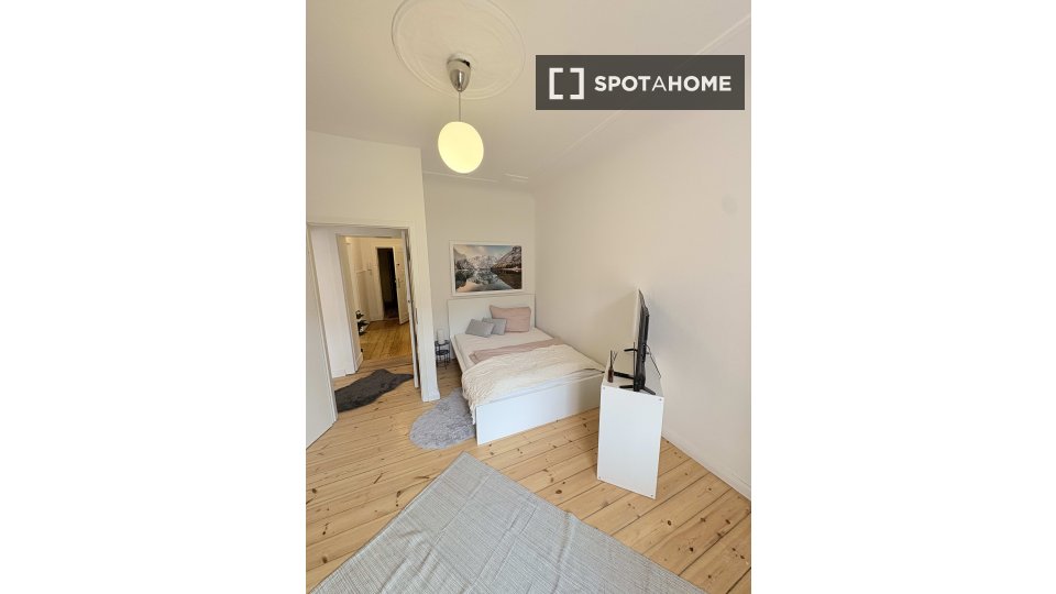 Room, Kaiserstraße, Berlin
