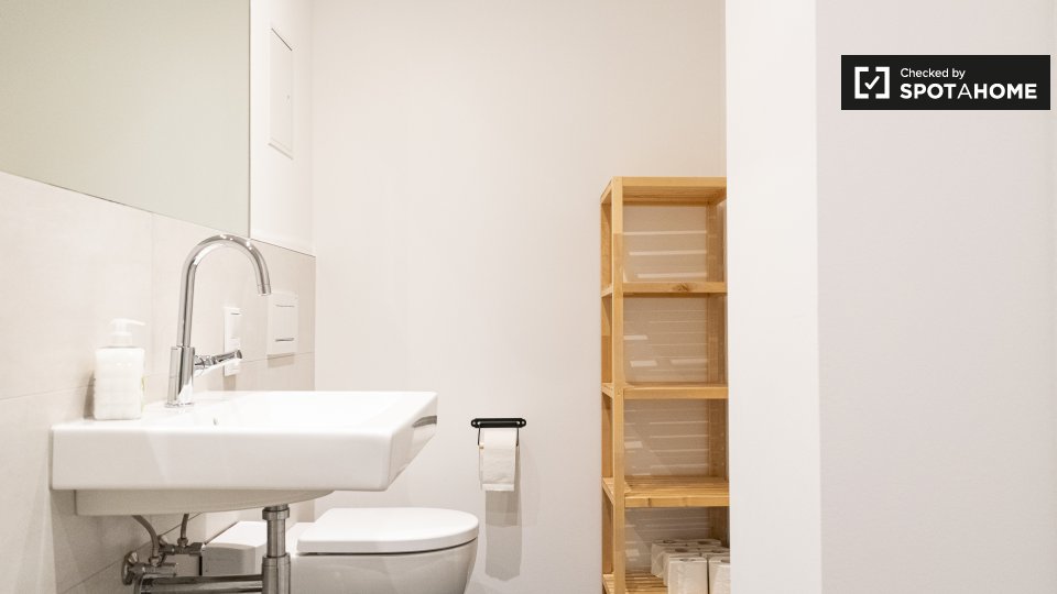 Room, Wilsnacker Str., 10559 Berlin, Germany, Berlin