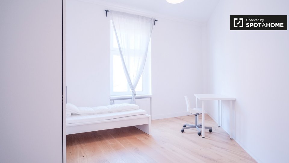 Room, Schulstraße, Berlin