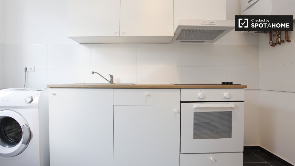 Room, Treseburger UferC, Berlin