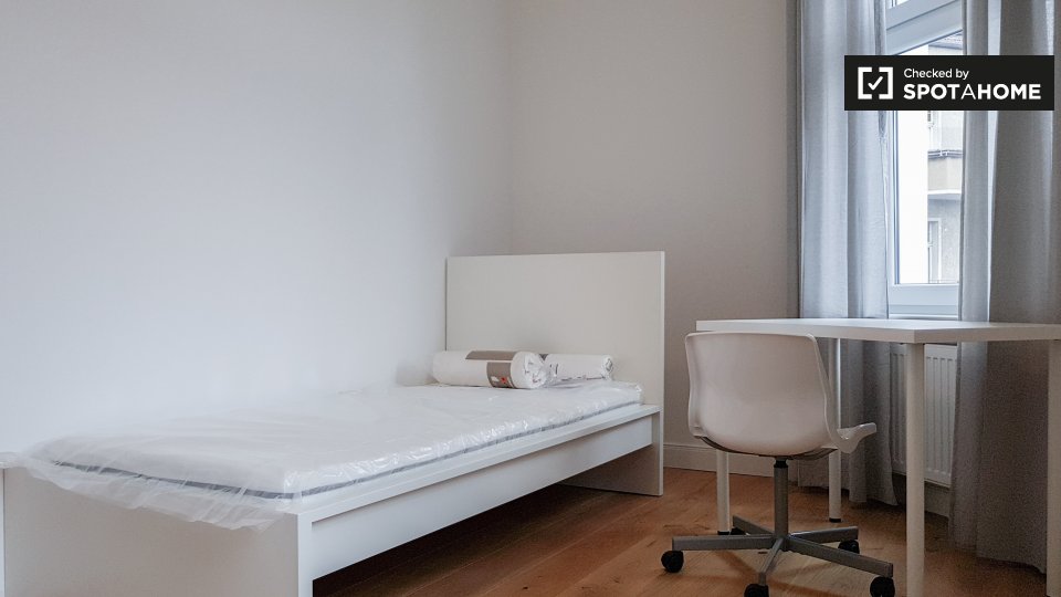 Room, Schulstraße, Berlin