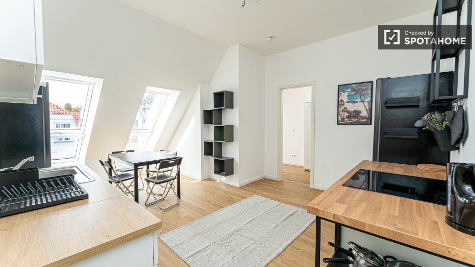 Room, Herthastraße, Berlin