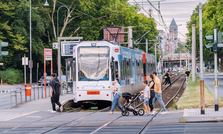 German regional transport strikes to cease as workers secure 300-euro pay rise