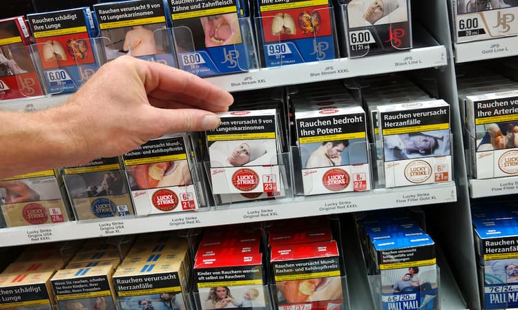 Doctors urge Germany to ban smoking advertising