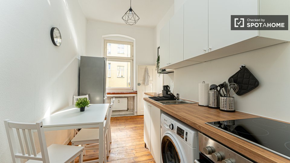 Room, HindenburgdammD, Berlin