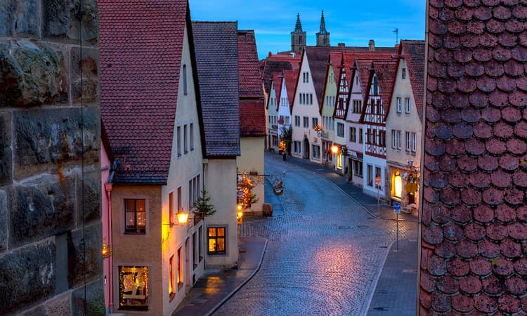 German government urges people to stay home over Christmas