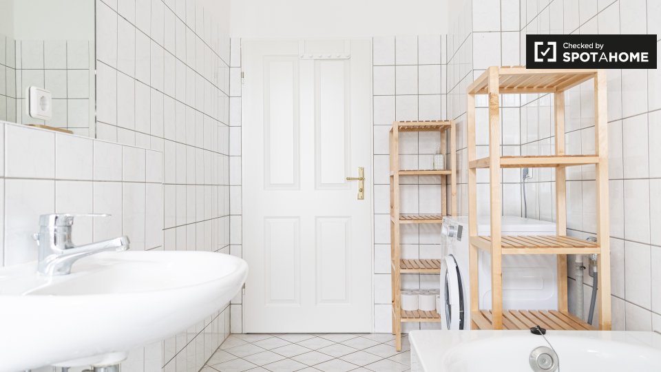 Room, Plönzeile, Berlin
