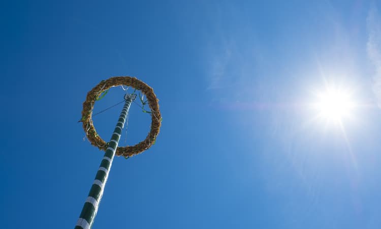 [Video] What is a Maibaum and why do Germans celebrate May Day?