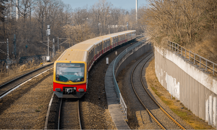 Smoker arrested after blaze on Berlin S-Bahn