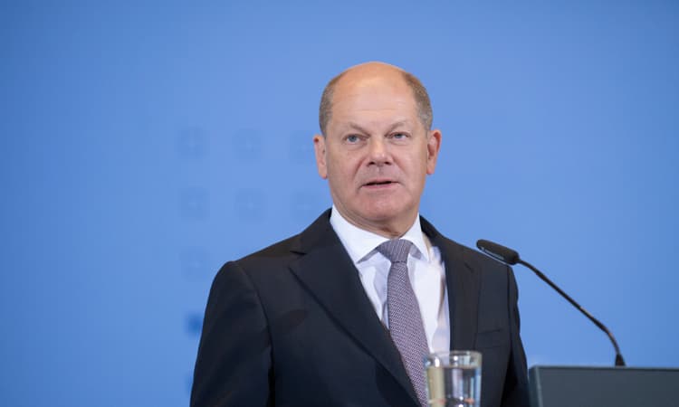 Putin agrees to keep gas payments in euros, Germany says