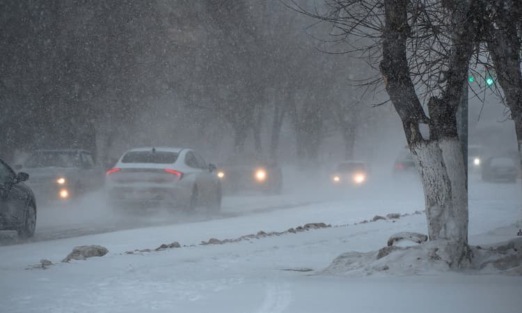 German roads descend into chaos as winter weather encroaches