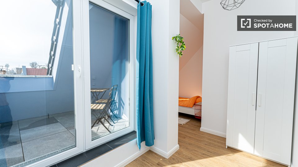Room, Herthastraße, Berlin