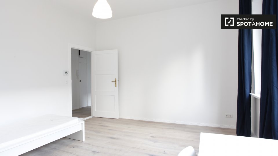 Room, Treseburger UferC, Berlin