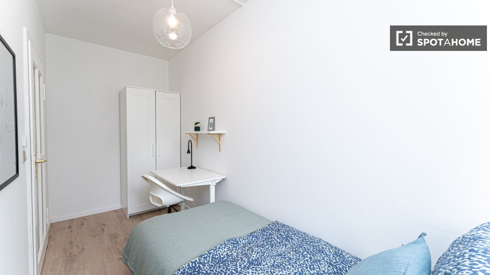 Room, Platanenweg, Berlin