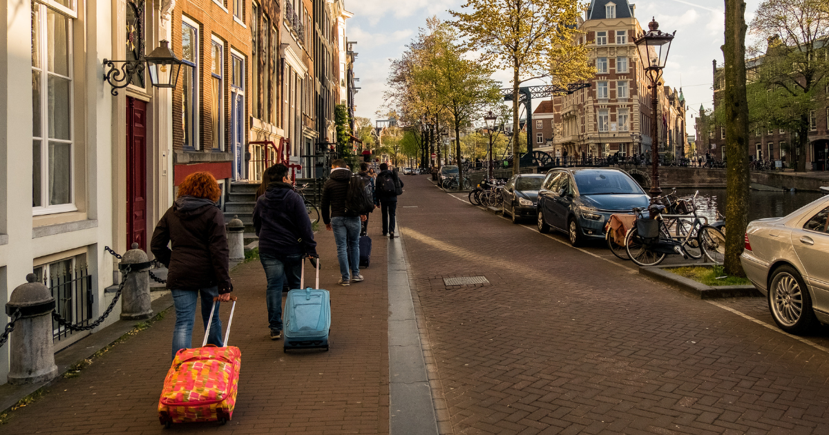 Surge in last-minute bookings for summer travel due to poor Dutch weather