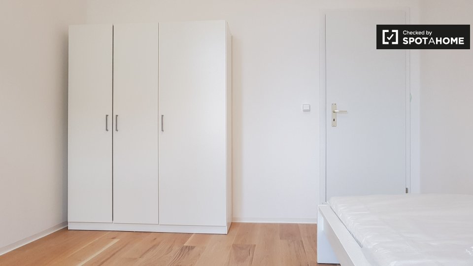 Room, Schulstraße, Berlin