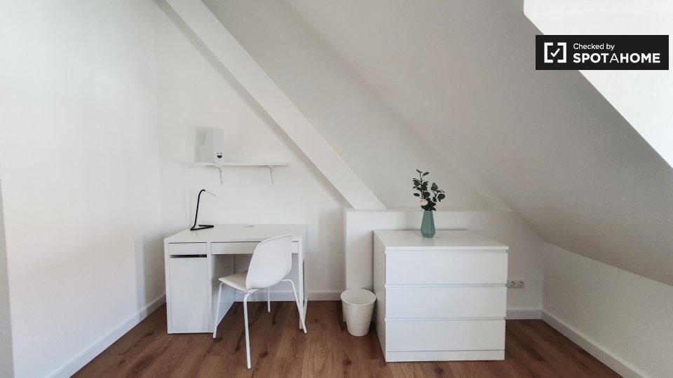 Room, Brückenstraße, Berlin