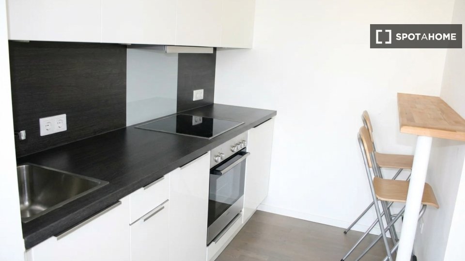 Room, Bernhard-Weiß-Straße-3, Berlin