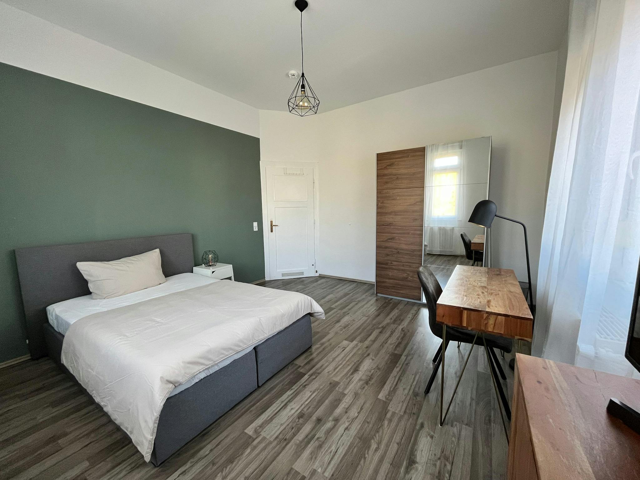 Apartment, Saalburgallee, Frankfurt