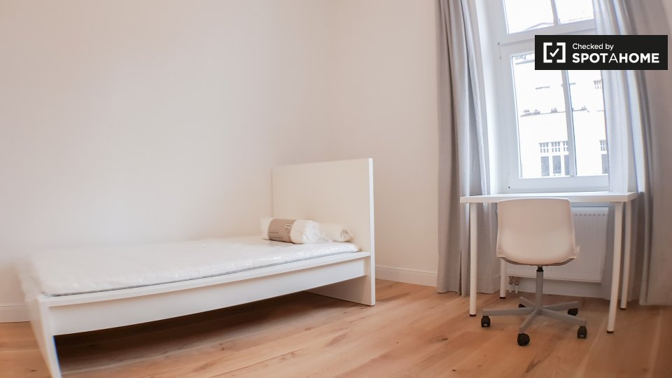 Room, Schulstraße, Berlin