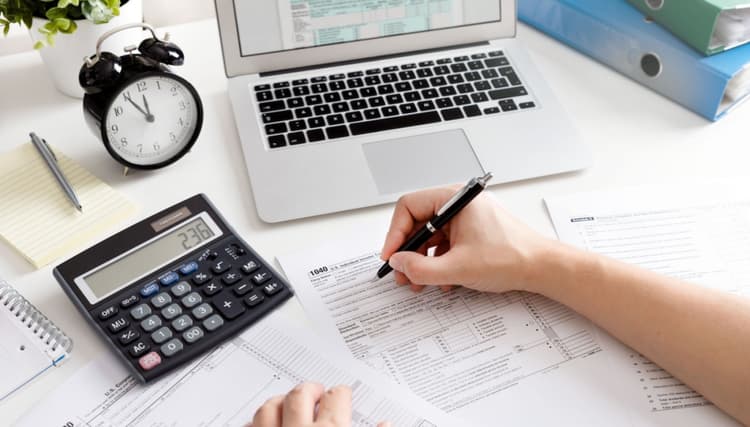 Can US expats use the IRS Free File system to do their taxes?