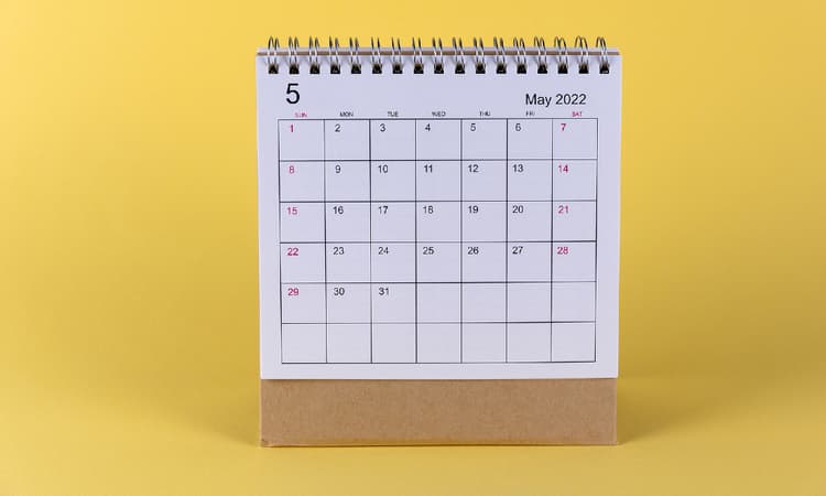 May 1 falls on Sunday: Debate over "catch-up" holidays reignited