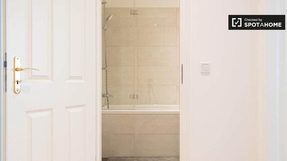 Room, Wilsnacker Str., 10559 Berlin, Germany, Berlin