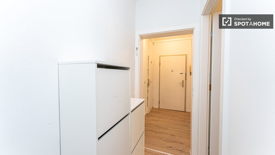 Room, Platanenweg, Berlin
