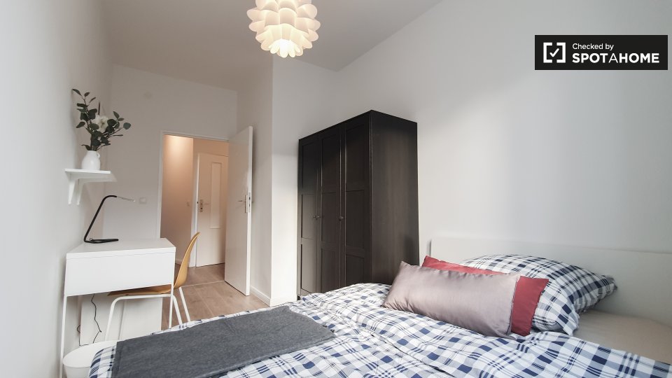 Room, Perleberger Str., Berlin