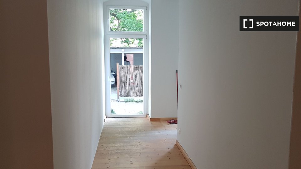 Room, Hauptstraße, Berlin