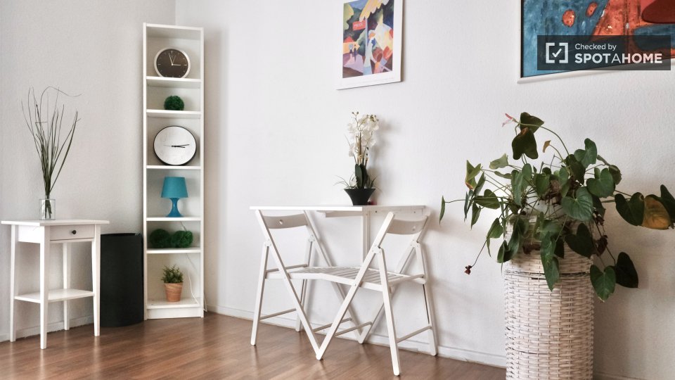 Apartment, Tattoo-Piercing Studio, Berlin