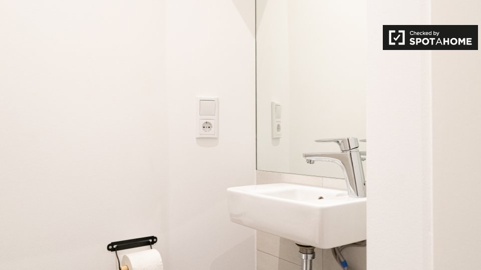 Room, Wilsnacker Str., 10559 Berlin, Germany, Berlin