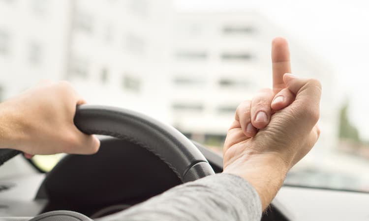 Driver gives middle finger to speed camera and receives 5.000-euro fine
