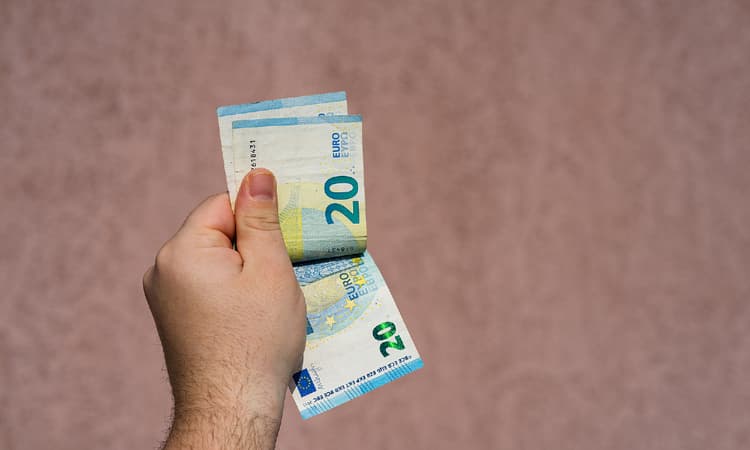 Coronavirus made Germans fall out of love with cash, study finds