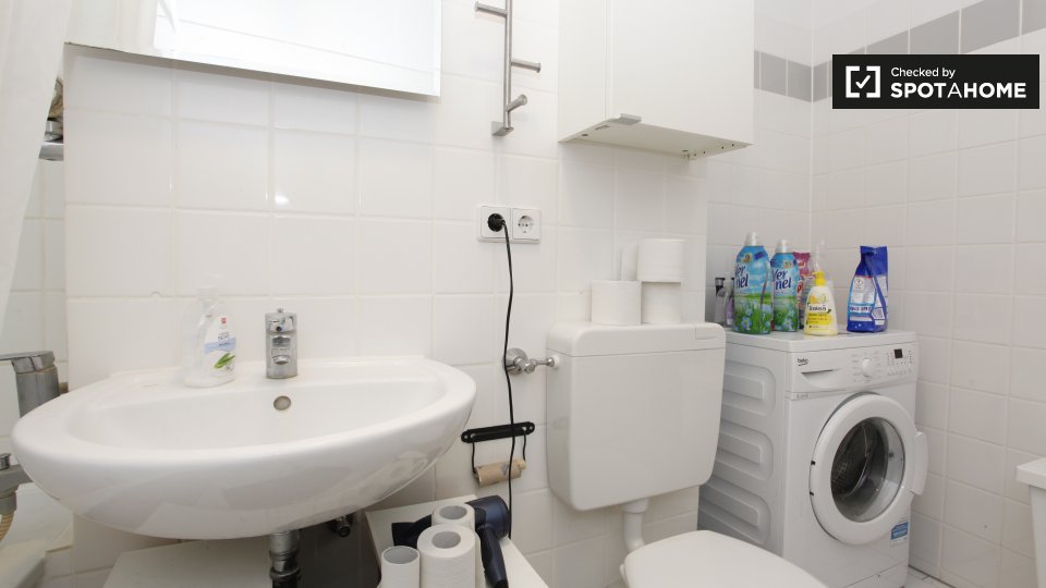 Room, KoloniestraßeA, Berlin