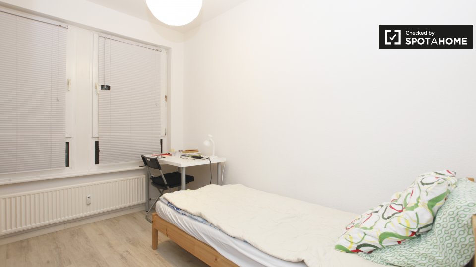 Room, KoloniestraßeA, Berlin